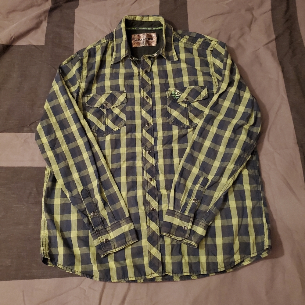 Real Tree Large Checkered Green Black Long Sleeve Button Down Collared Shirt